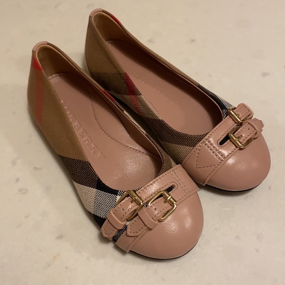 Beautiful Burberry flats for girls.  European size 27 - Picture 3 of 7